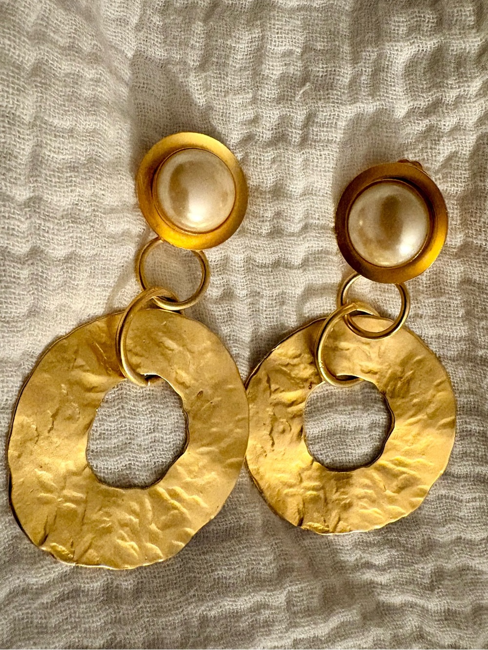 Norma Jean Gold Disc Drop Earrings with Pearl wAccent - Unisex Jewelry - Picture 4 of 8